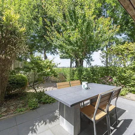 Holiday home Elegant With Terrace Burgerbrug